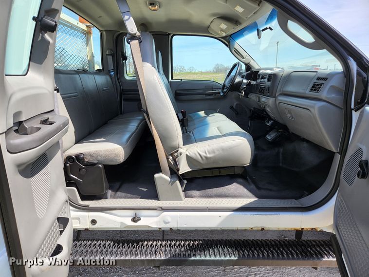 image for item KE9877 2004 Ford F350 Super Duty XL  SuperCab pickup truck