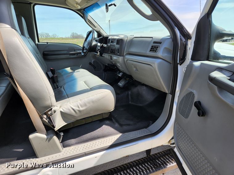 image for item KE9877 2004 Ford F350 Super Duty XL  SuperCab pickup truck