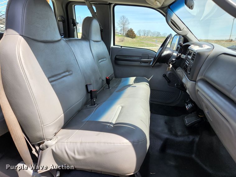 image for item KE9877 2004 Ford F350 Super Duty XL  SuperCab pickup truck