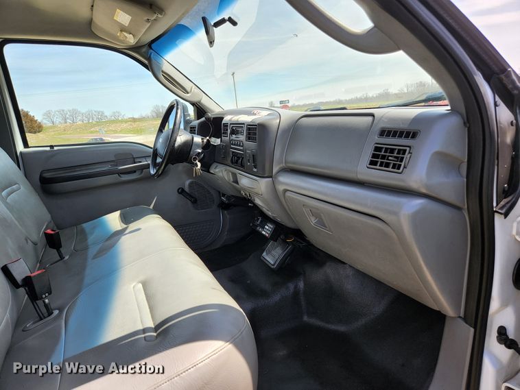 image for item KE9877 2004 Ford F350 Super Duty XL  SuperCab pickup truck