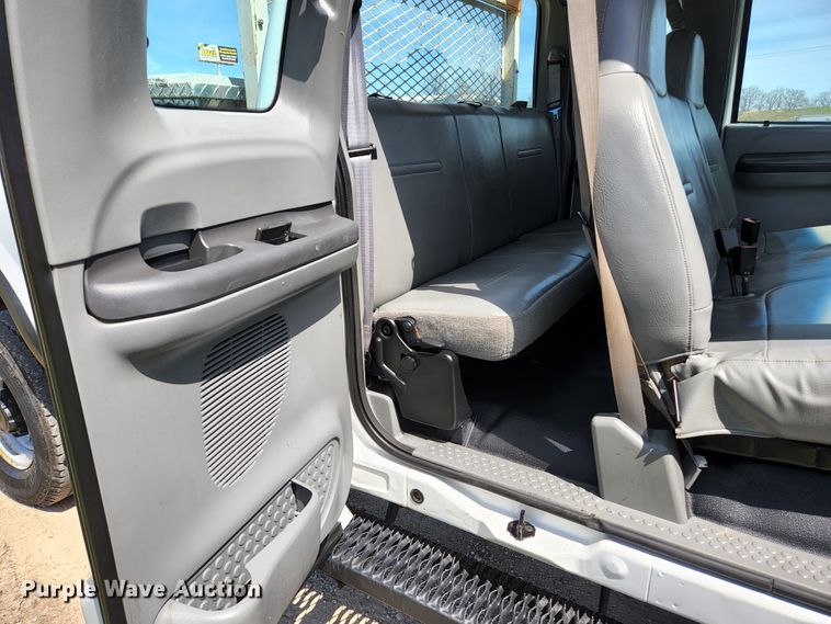 image for item KE9877 2004 Ford F350 Super Duty XL  SuperCab pickup truck