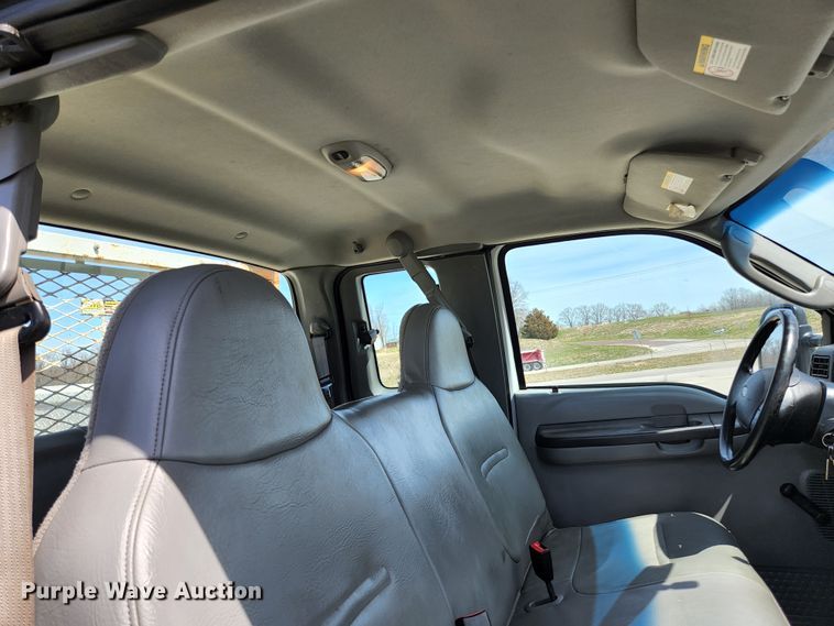 image for item KE9877 2004 Ford F350 Super Duty XL  SuperCab pickup truck