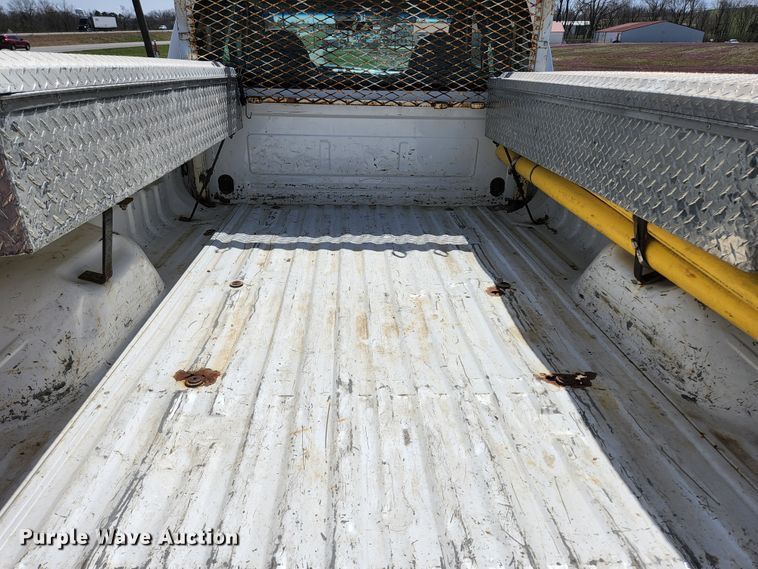 image for item KE9877 2004 Ford F350 Super Duty XL  SuperCab pickup truck