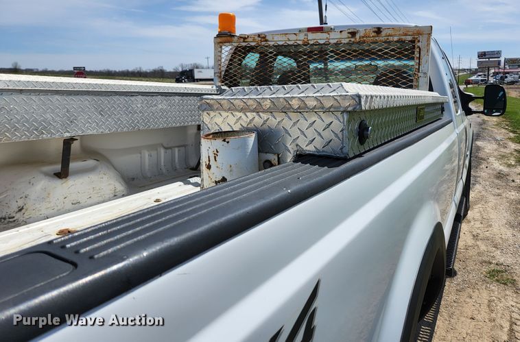 image for item KE9877 2004 Ford F350 Super Duty XL  SuperCab pickup truck