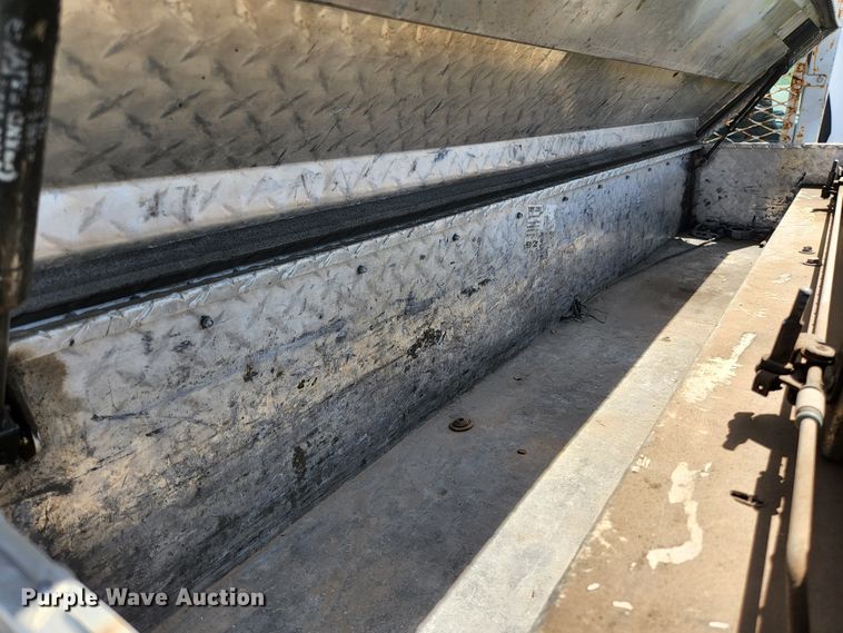 image for item KE9877 2004 Ford F350 Super Duty XL  SuperCab pickup truck