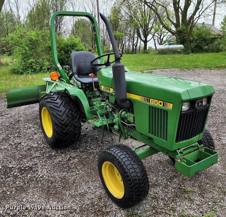 image for item KF9136 1985 John Deere 650  tractor