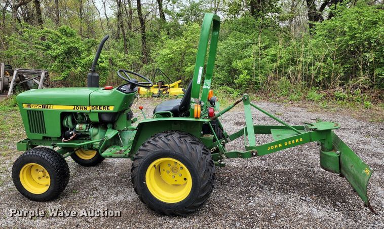 image for item KF9136 1985 John Deere 650  tractor