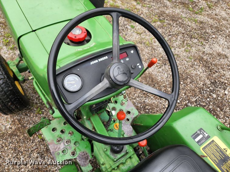 image for item KF9136 1985 John Deere 650  tractor