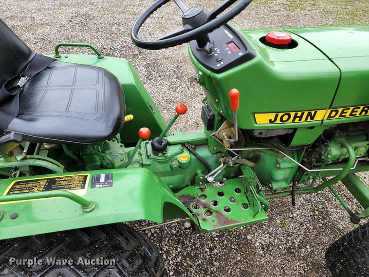 image for item KF9136 1985 John Deere 650  tractor