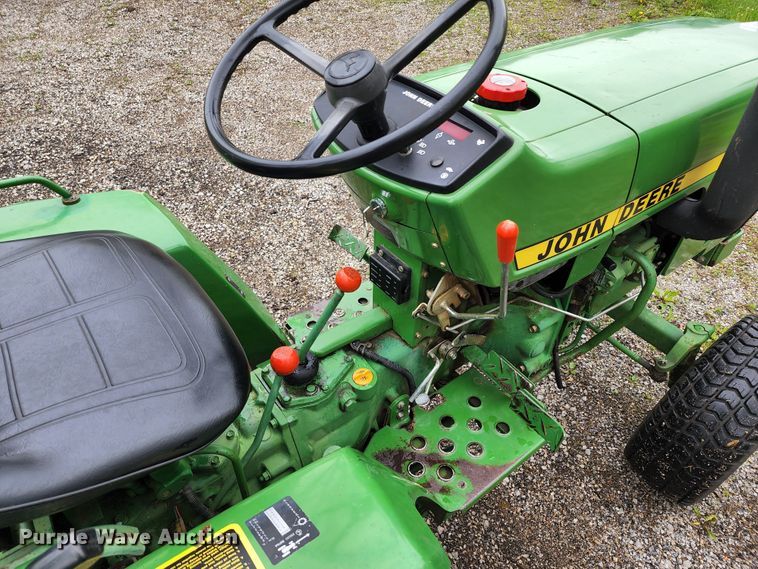 image for item KF9136 1985 John Deere 650  tractor