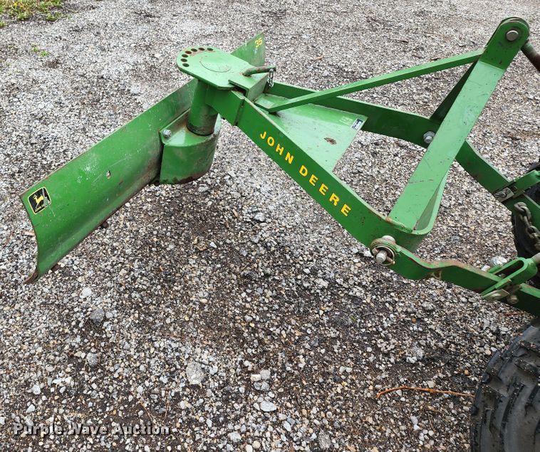 image for item KF9136 1985 John Deere 650  tractor