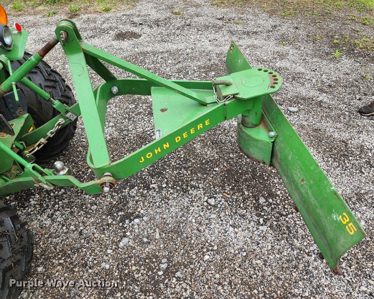 image for item KF9136 1985 John Deere 650  tractor