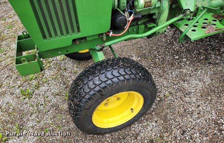 image for item KF9136 1985 John Deere 650  tractor