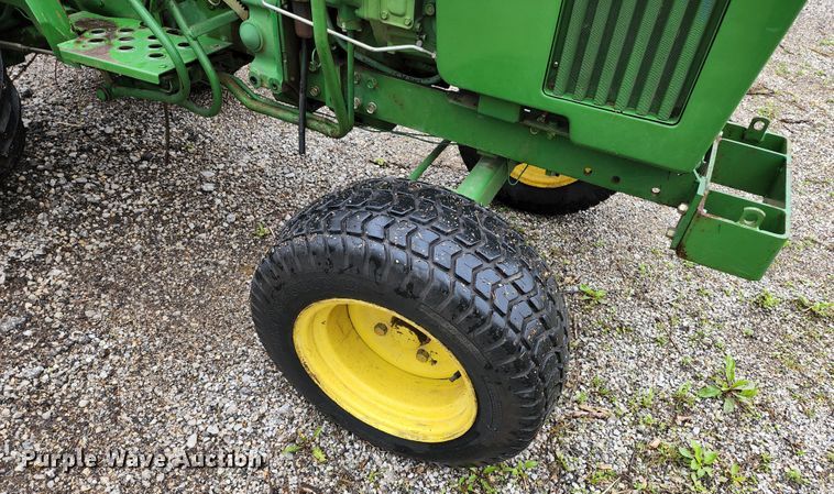image for item KF9136 1985 John Deere 650  tractor