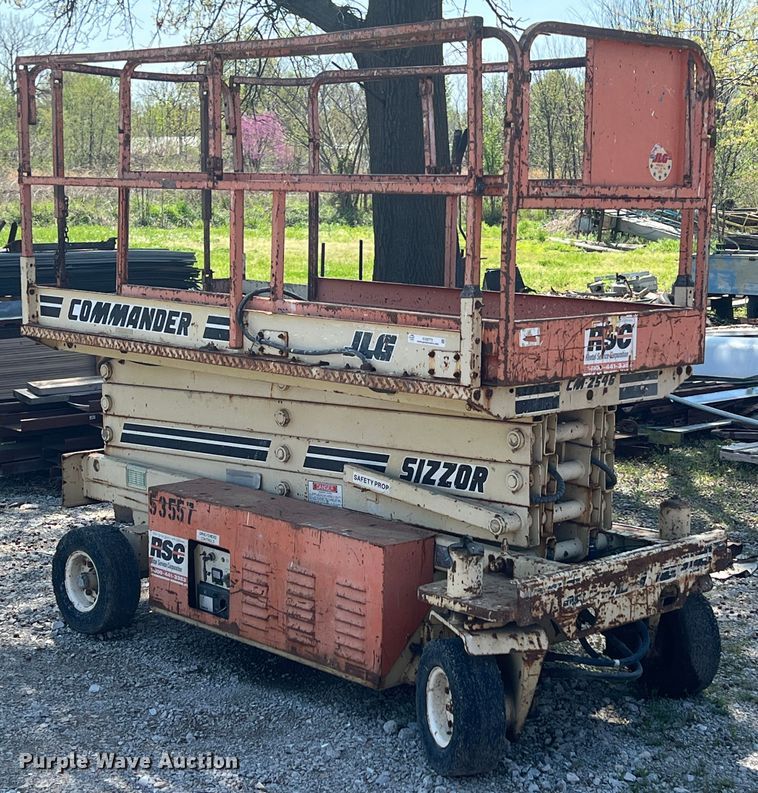 image for item KG9772 JLG CM2546  scissor lift