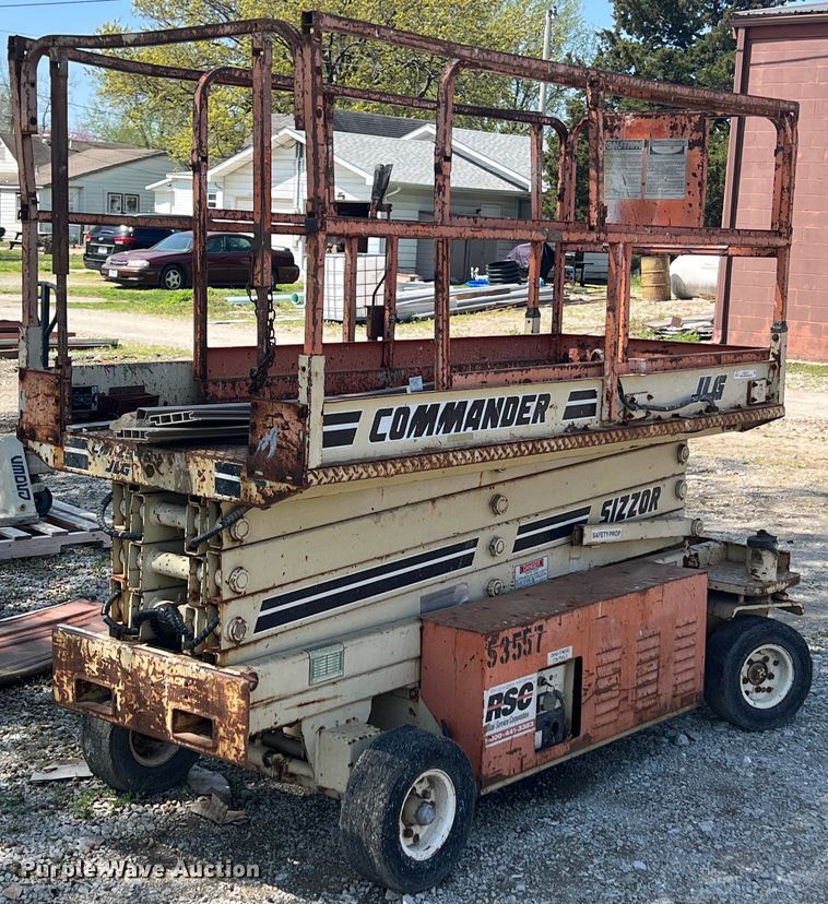 image for item KG9772 JLG CM2546  scissor lift