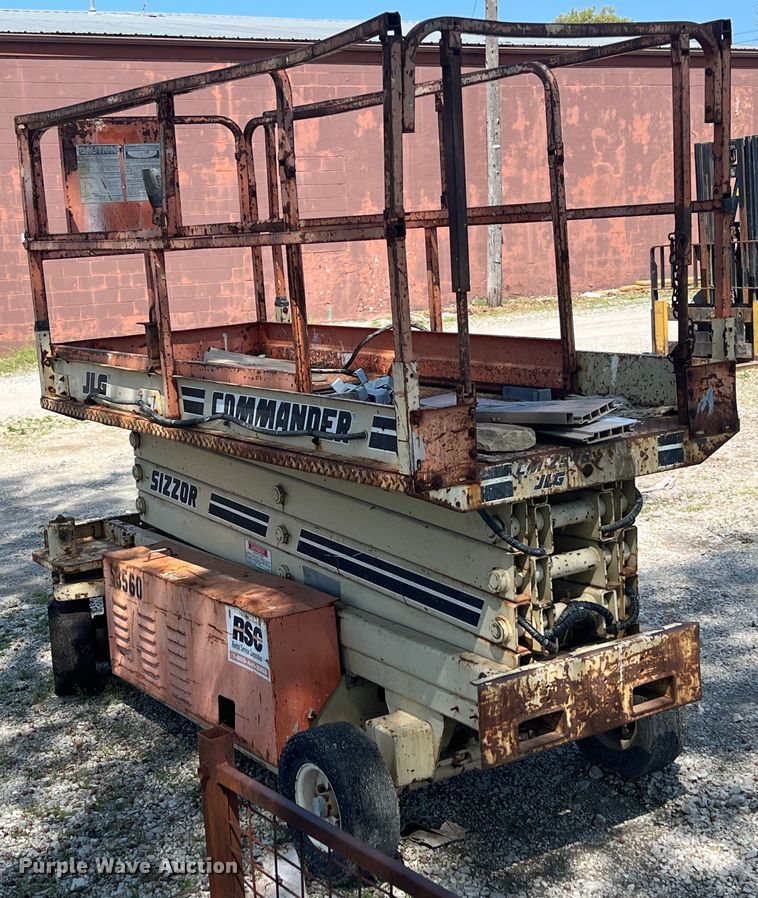 image for item KG9772 JLG CM2546  scissor lift