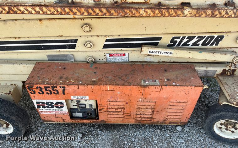 image for item KG9772 JLG CM2546  scissor lift