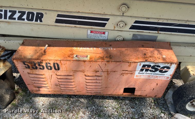 image for item KG9772 JLG CM2546  scissor lift