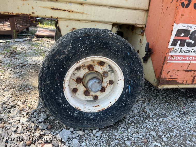 image for item KG9772 JLG CM2546  scissor lift