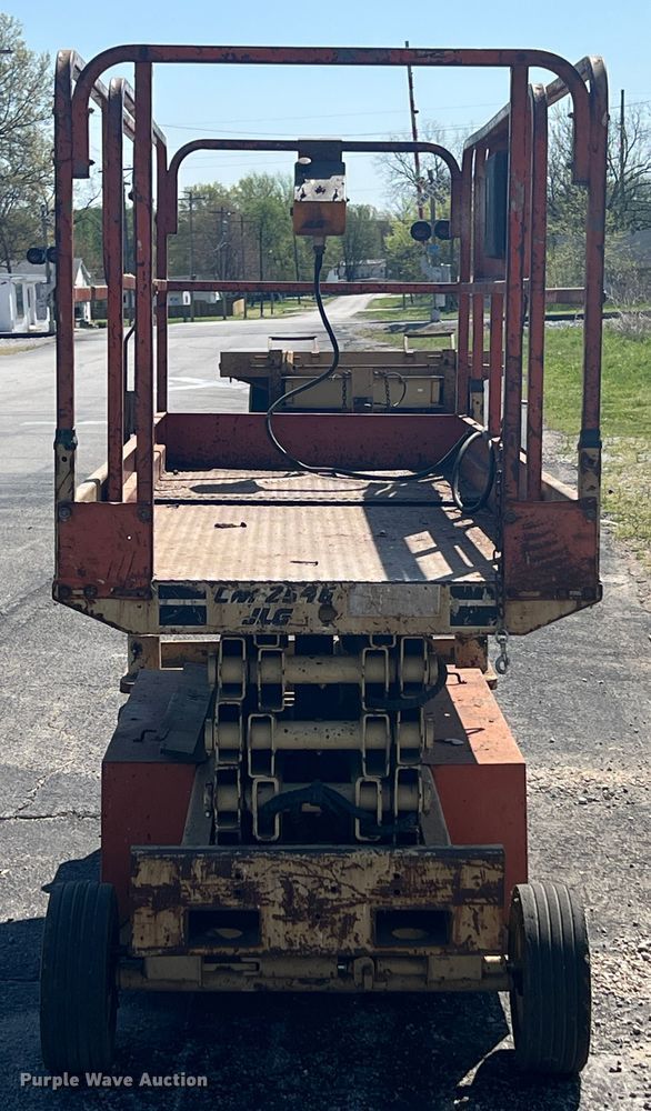 image for item KG9780 1996 JLG CM2546  scissor lift