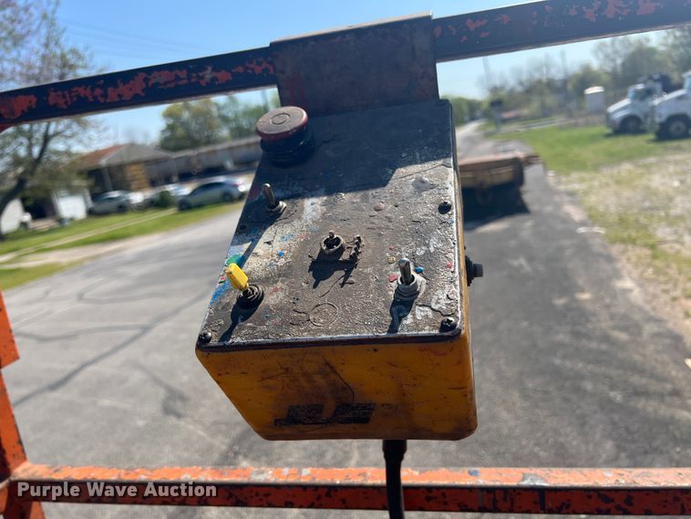 image for item KG9780 1996 JLG CM2546  scissor lift