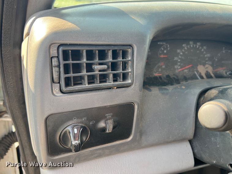 image for item KG9822 1999 Ford F550  dump flatbed truck