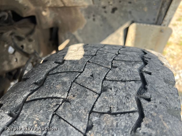 image for item KG9822 1999 Ford F550  dump flatbed truck