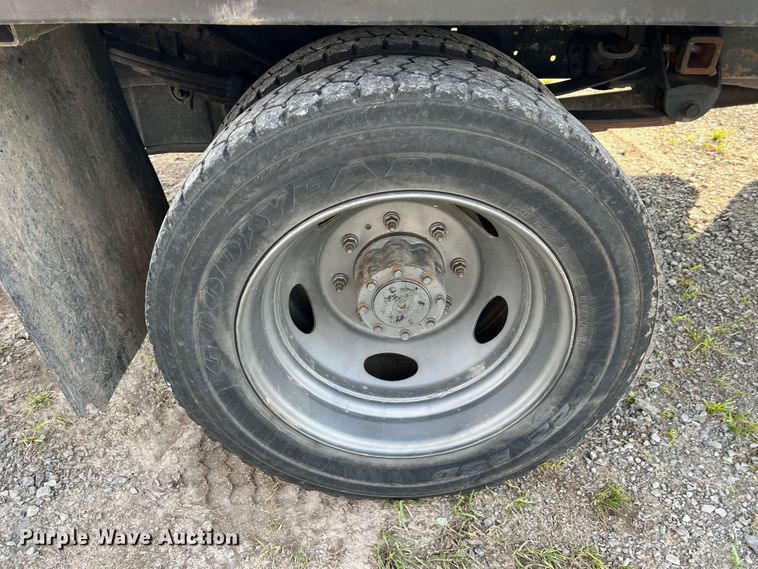 image for item KG9822 1999 Ford F550  dump flatbed truck