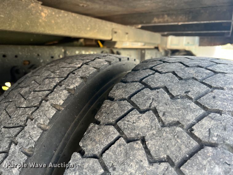 image for item KG9822 1999 Ford F550  dump flatbed truck