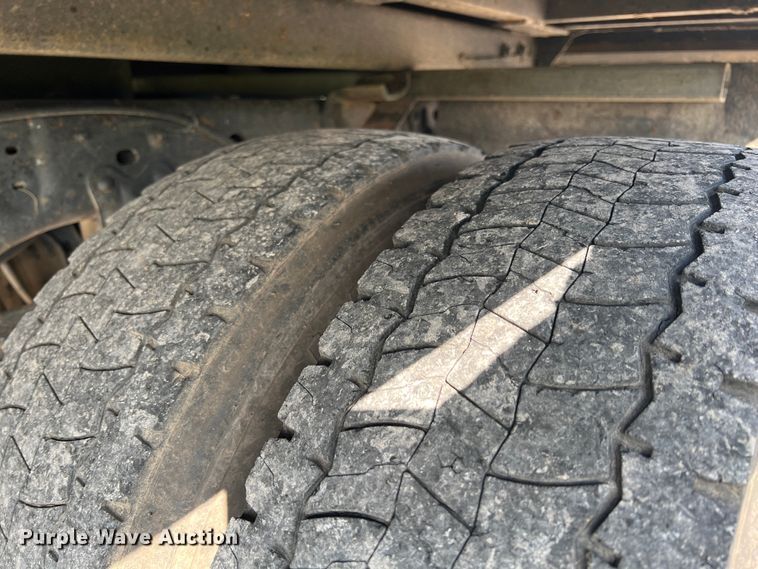 image for item KG9822 1999 Ford F550  dump flatbed truck