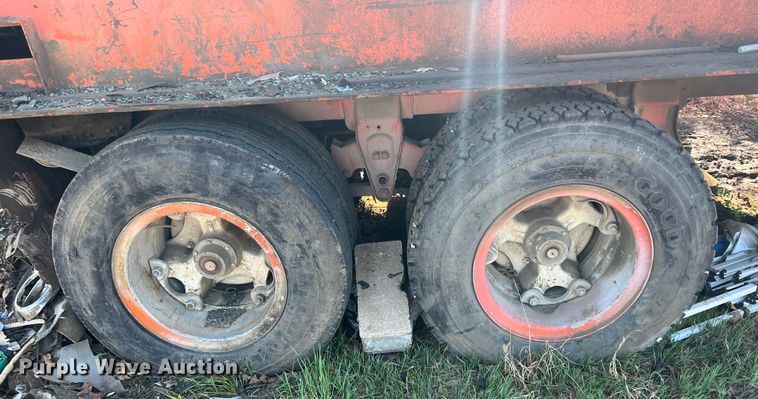 image for item KG9886 1987 Al-jon  car crusher