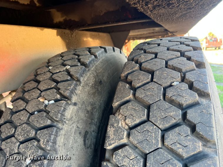 image for item KG9886 1987 Al-jon  car crusher