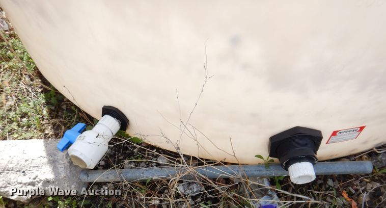 image for item KN9948 3,000 gallon water tank