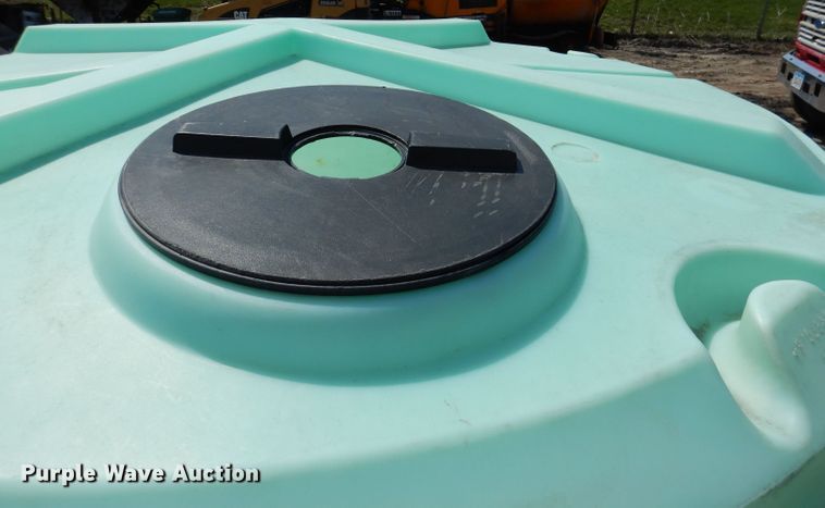 image for item KN9996 (3) water tanks