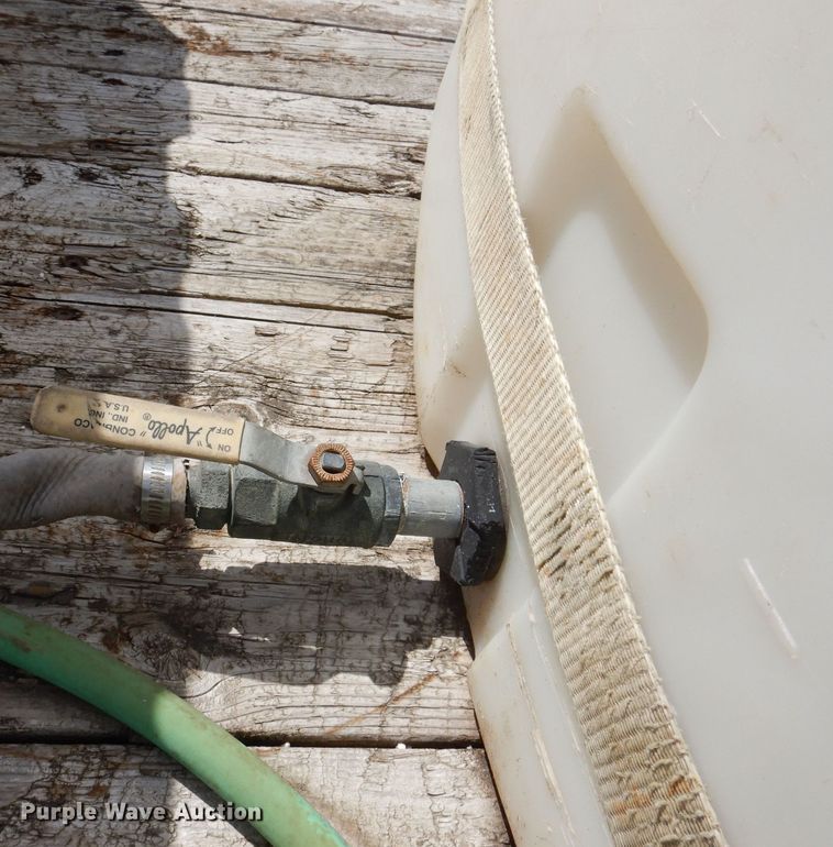 image for item KN9996 (3) water tanks