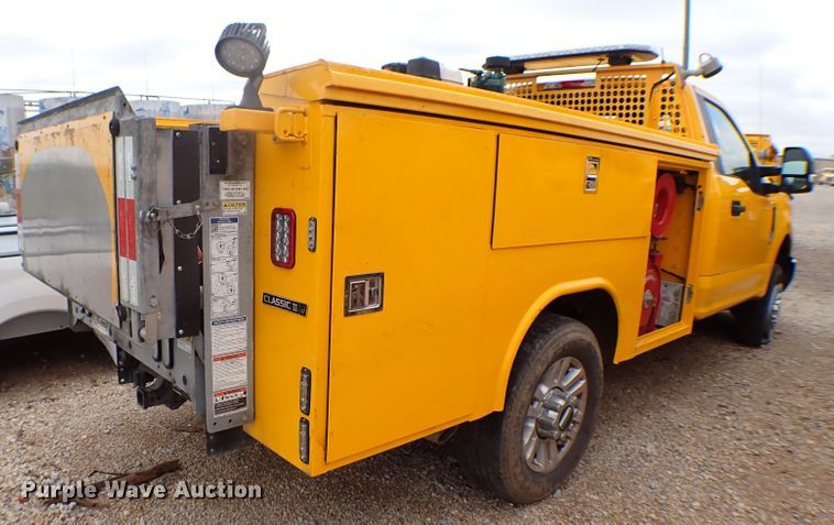 image for item KR9834 2019 Ford F350 Super Duty  utility bed pickup truck