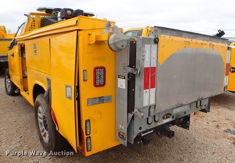 image for item KR9834 2019 Ford F350 Super Duty  utility bed pickup truck