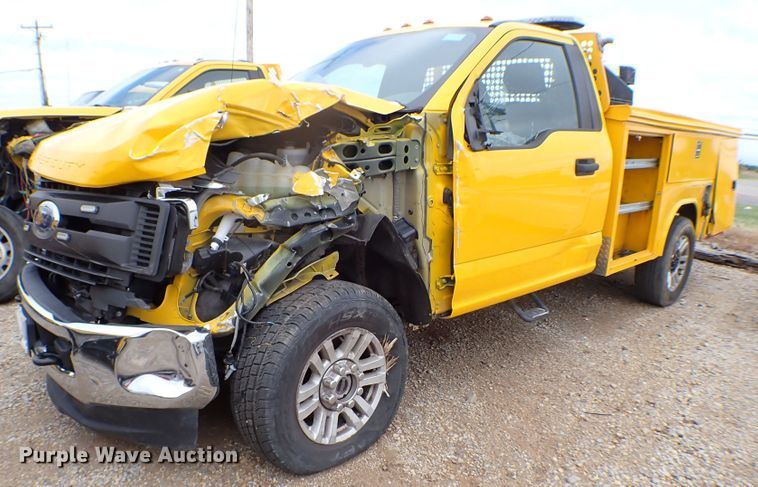 image for item KR9834 2019 Ford F350 Super Duty  utility bed pickup truck