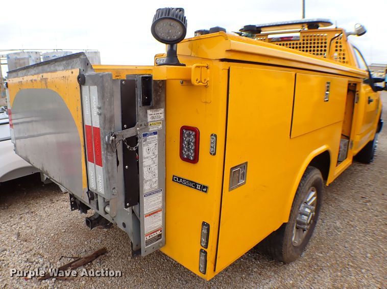 image for item KR9834 2019 Ford F350 Super Duty  utility bed pickup truck