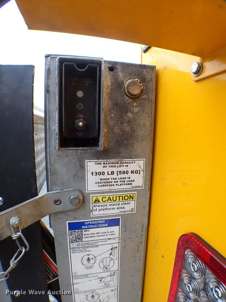 image for item KR9834 2019 Ford F350 Super Duty  utility bed pickup truck