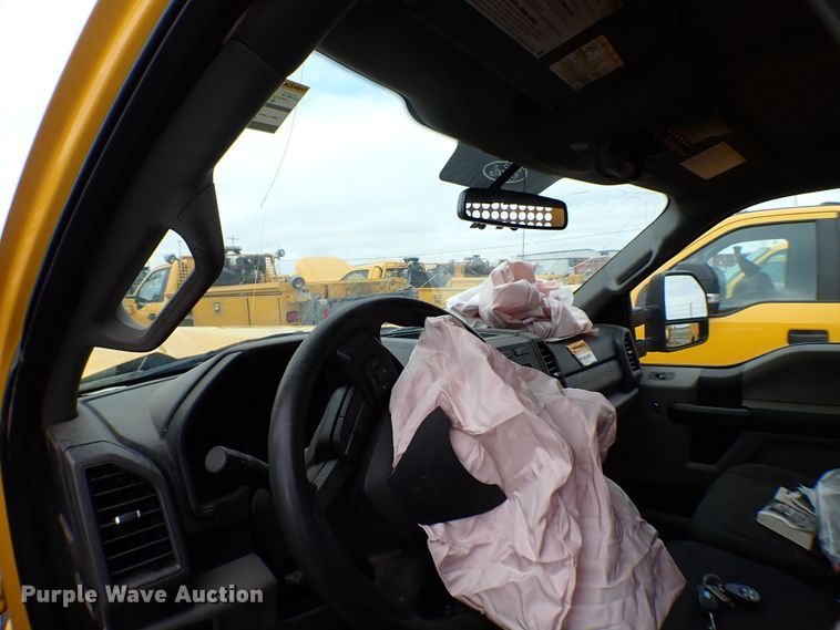 image for item KR9834 2019 Ford F350 Super Duty  utility bed pickup truck