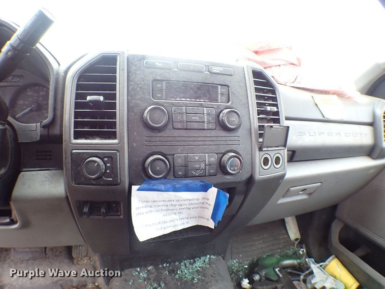 image for item KR9834 2019 Ford F350 Super Duty  utility bed pickup truck