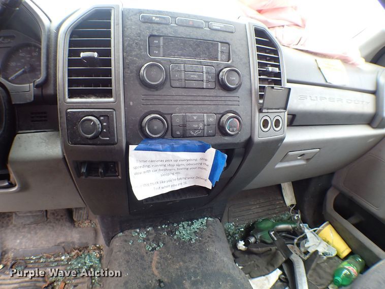 image for item KR9834 2019 Ford F350 Super Duty  utility bed pickup truck