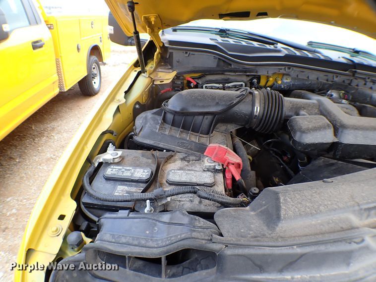 image for item KR9834 2019 Ford F350 Super Duty  utility bed pickup truck