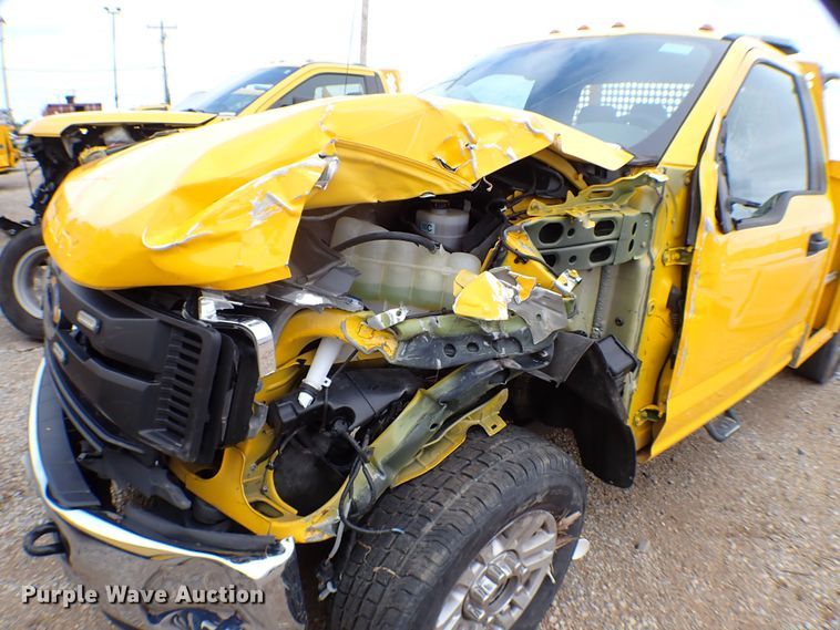 image for item KR9834 2019 Ford F350 Super Duty  utility bed pickup truck