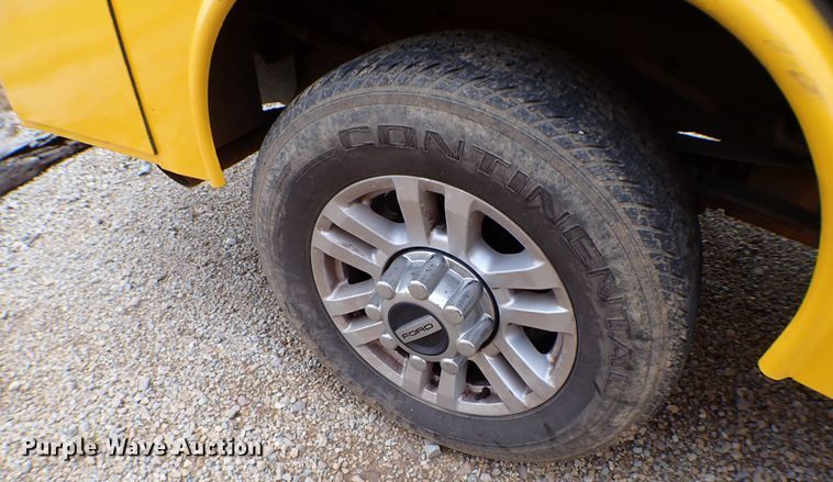 image for item KR9834 2019 Ford F350 Super Duty  utility bed pickup truck