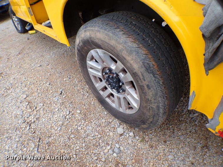 image for item KR9834 2019 Ford F350 Super Duty  utility bed pickup truck