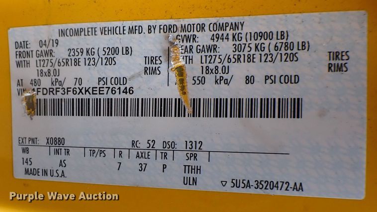 image for item KR9834 2019 Ford F350 Super Duty  utility bed pickup truck