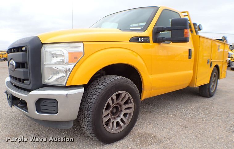 image for item KR9835 2015 Ford F350 Super Duty  utility bed pickup truck